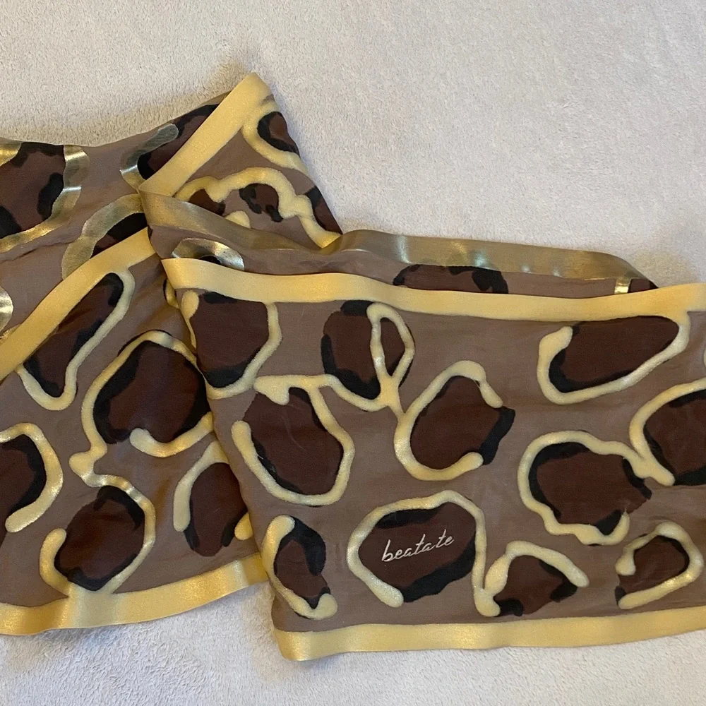 Beatate Silk animal print long scarf with gold rubber details 9 x 65